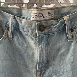 Abercrombie & Fitch. Boyfriend Straight Jean Stonewashed Size 6R W28 L 25.